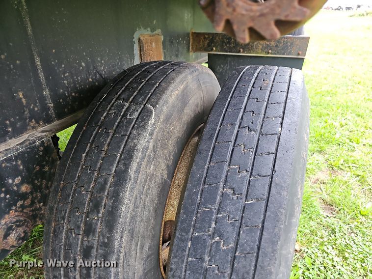 image for item OG9497 1999 Wabash  flatbed trailer