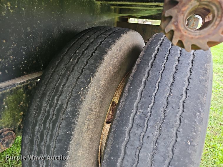 image for item OG9497 1999 Wabash  flatbed trailer