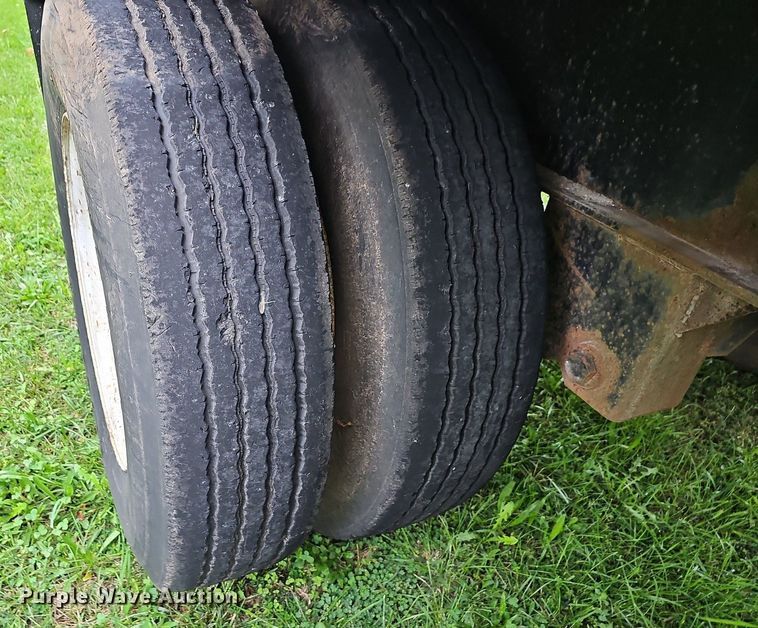 image for item OG9497 1999 Wabash  flatbed trailer