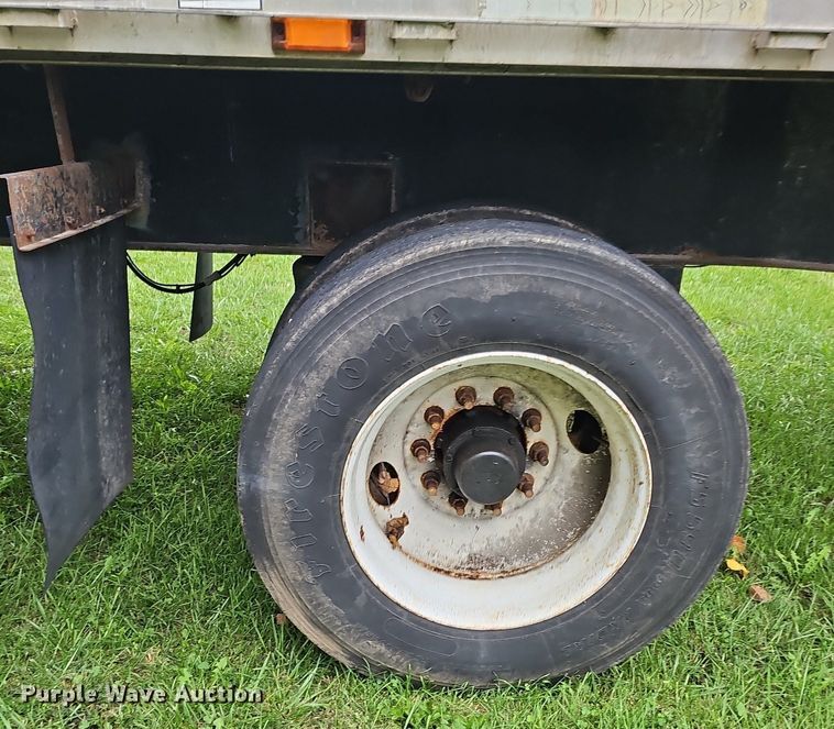image for item OG9497 1999 Wabash  flatbed trailer
