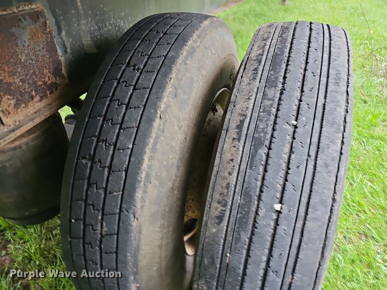 image for item OG9497 1999 Wabash  flatbed trailer