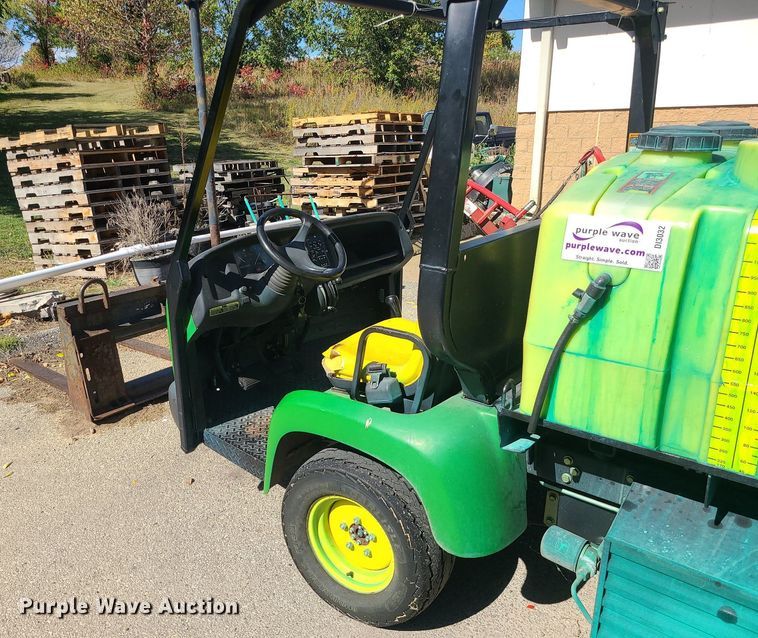 image for item DI3032 2004 John Deere Pro Gator 2020  sprayer