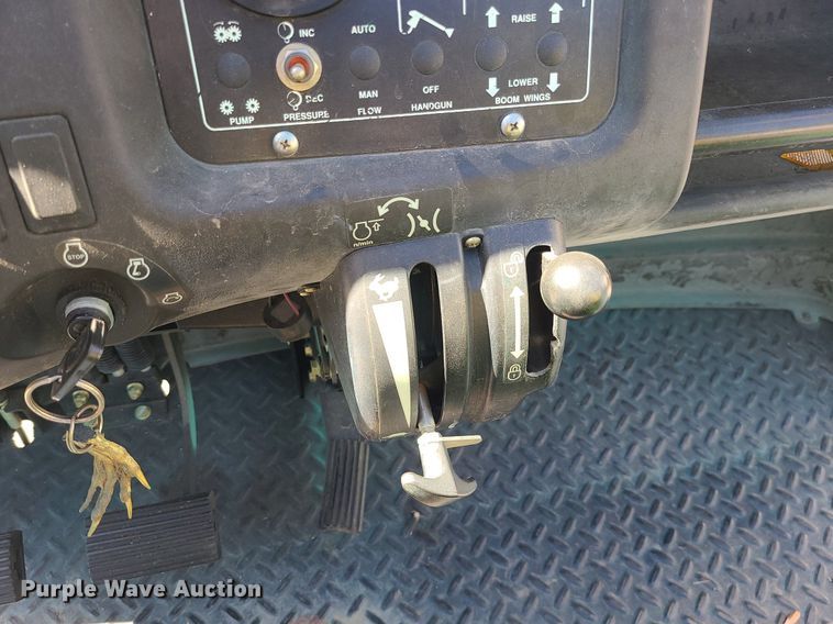 image for item DI3032 2004 John Deere Pro Gator 2020  sprayer