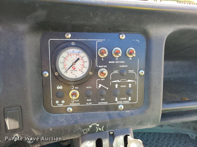 image for item DI3032 2004 John Deere Pro Gator 2020  sprayer