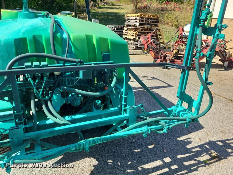 image for item DI3032 2004 John Deere Pro Gator 2020  sprayer