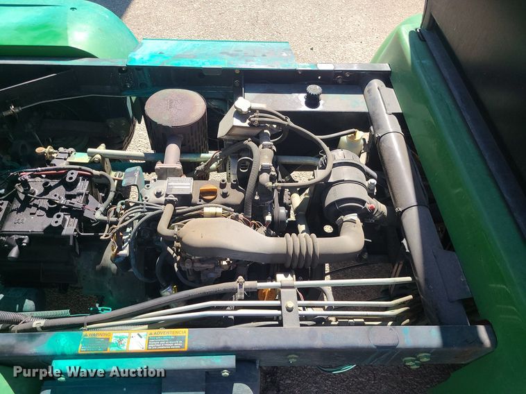 image for item DI3032 2004 John Deere Pro Gator 2020  sprayer