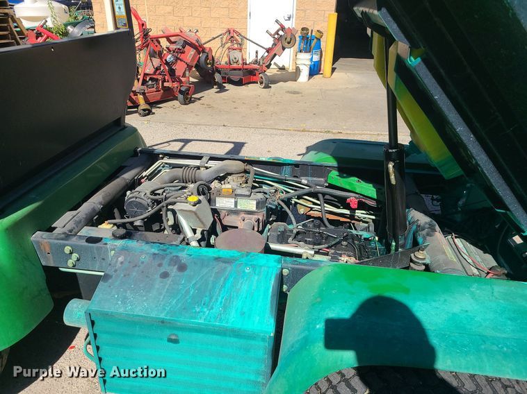 image for item DI3032 2004 John Deere Pro Gator 2020  sprayer