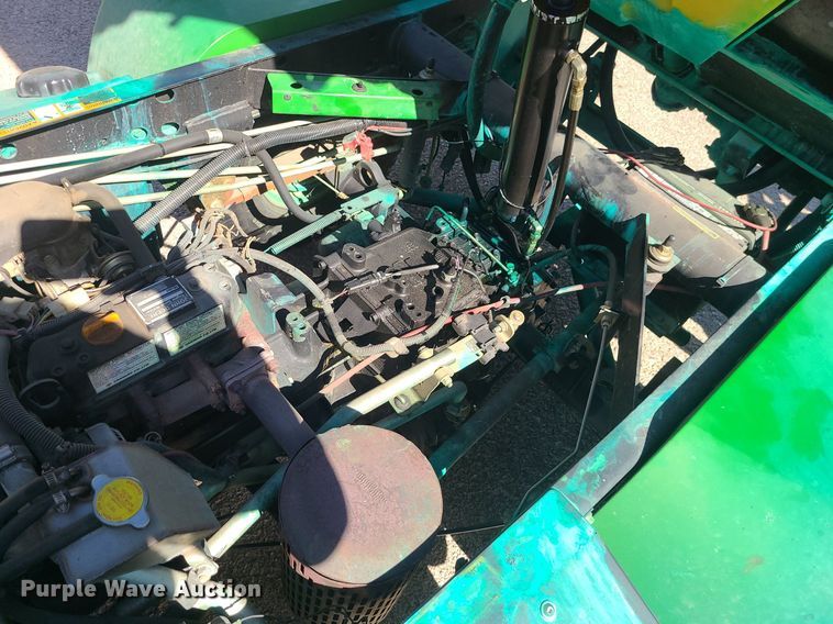 image for item DI3032 2004 John Deere Pro Gator 2020  sprayer