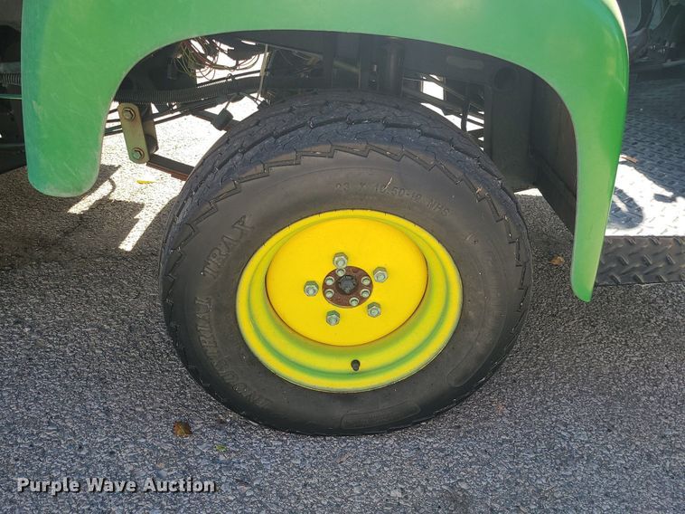 image for item DI3032 2004 John Deere Pro Gator 2020  sprayer