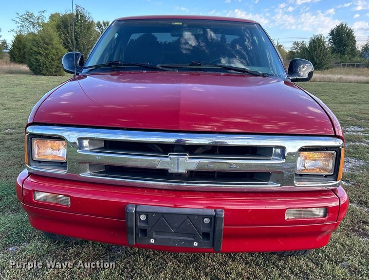 image for item DJ6349 1996 Chevrolet S10  pickup truck