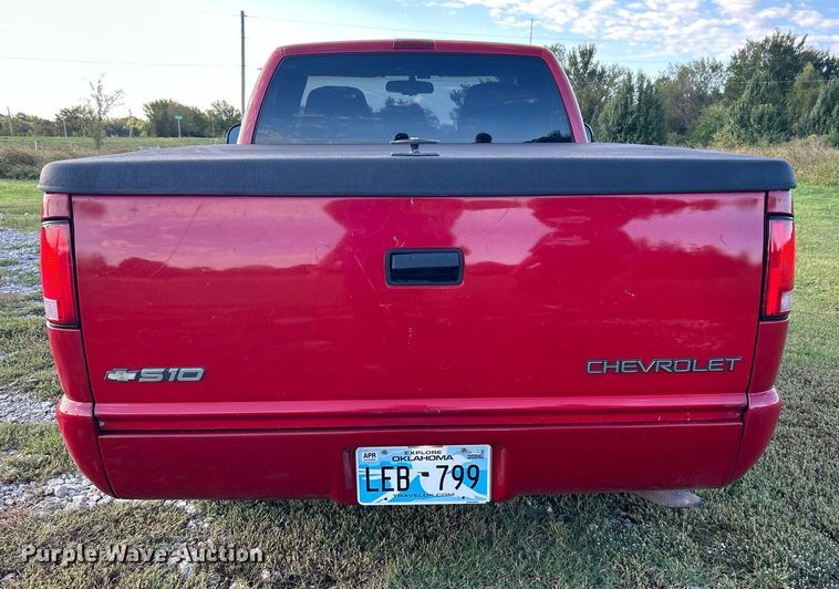 image for item DJ6349 1996 Chevrolet S10  pickup truck
