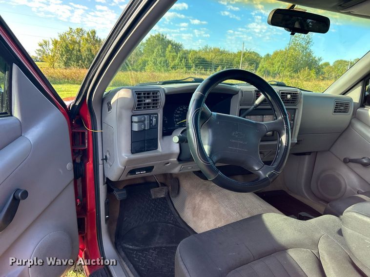 image for item DJ6349 1996 Chevrolet S10  pickup truck