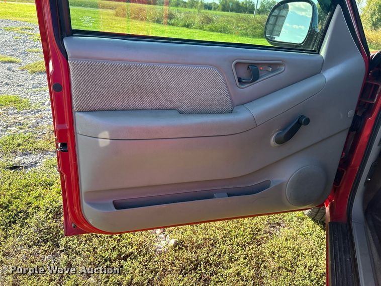 image for item DJ6349 1996 Chevrolet S10  pickup truck