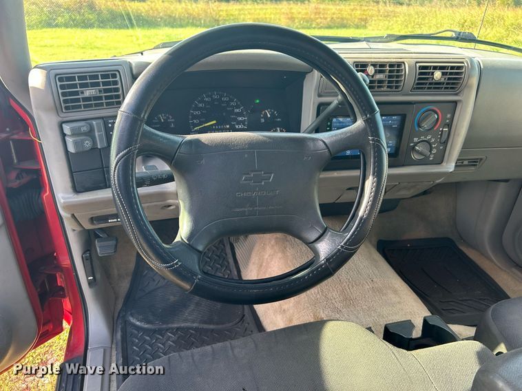 image for item DJ6349 1996 Chevrolet S10  pickup truck