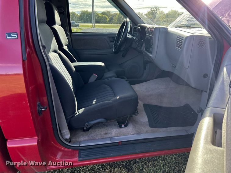 image for item DJ6349 1996 Chevrolet S10  pickup truck