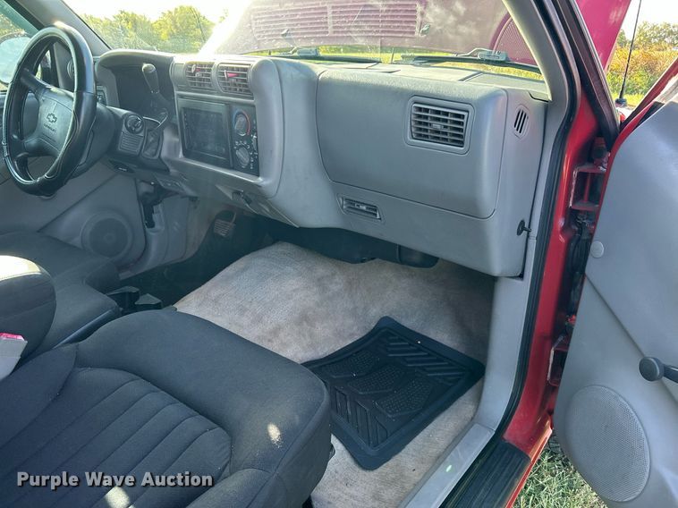 image for item DJ6349 1996 Chevrolet S10  pickup truck