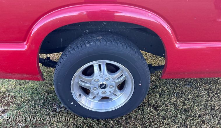 image for item DJ6349 1996 Chevrolet S10  pickup truck