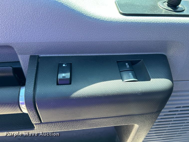 image for item DJ6350 2015 Ford F250 Super Duty  SuperCab pickup truck