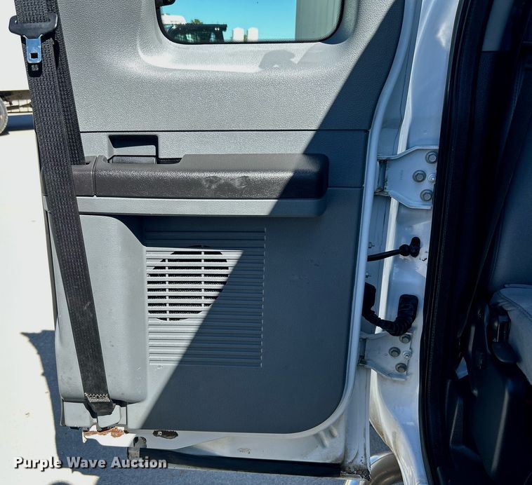 image for item DJ6350 2015 Ford F250 Super Duty  SuperCab pickup truck