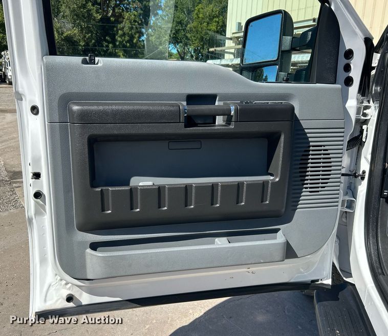 image for item DJ6352 2014 Ford F250 Super Duty  Crew Cab pickup truck