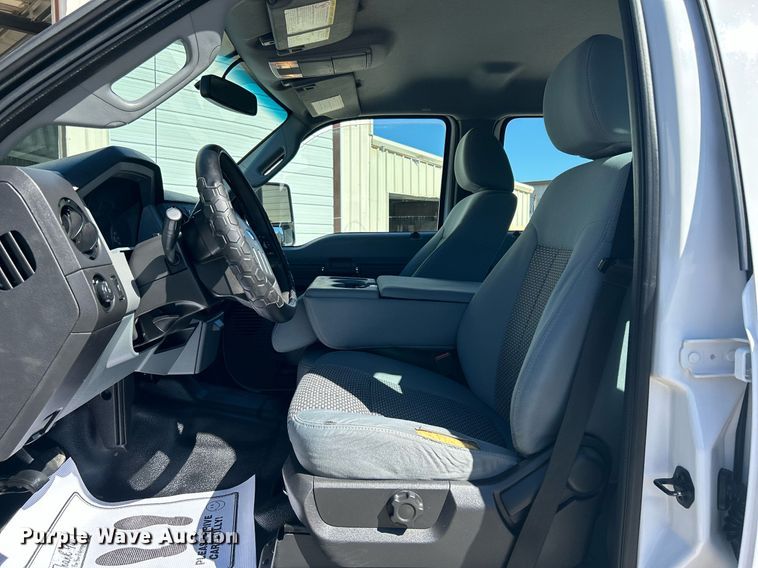 image for item DJ6352 2014 Ford F250 Super Duty  Crew Cab pickup truck