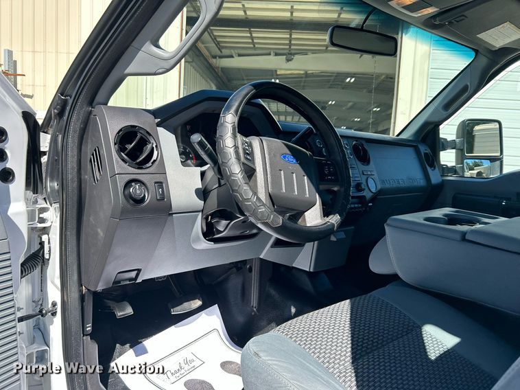 image for item DJ6352 2014 Ford F250 Super Duty  Crew Cab pickup truck