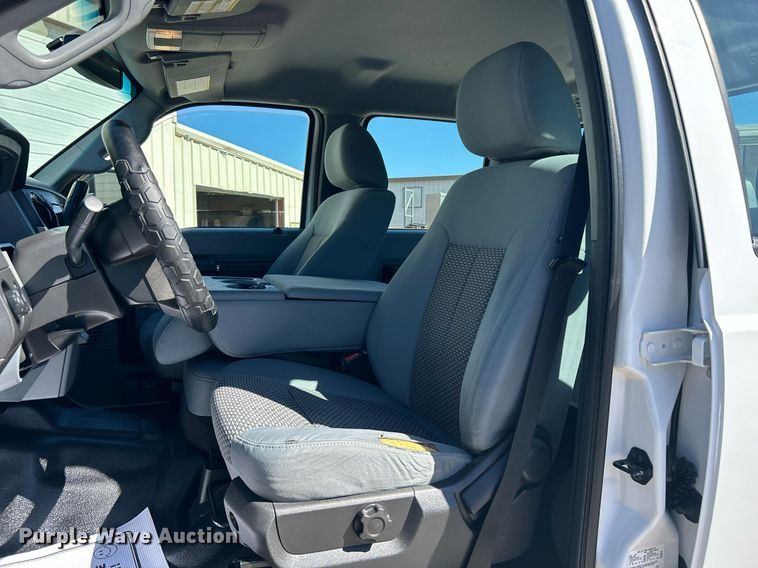 image for item DJ6352 2014 Ford F250 Super Duty  Crew Cab pickup truck