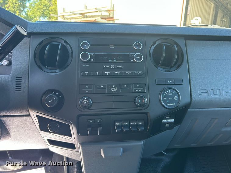 image for item DJ6352 2014 Ford F250 Super Duty  Crew Cab pickup truck