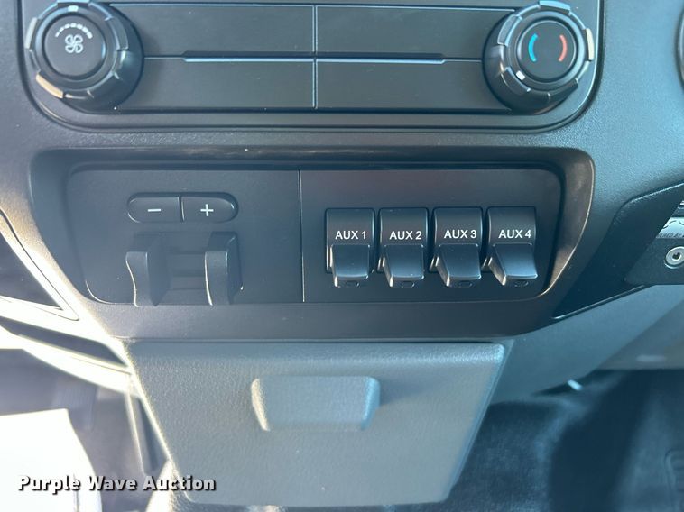 image for item DJ6352 2014 Ford F250 Super Duty  Crew Cab pickup truck