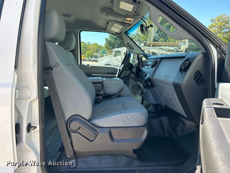 image for item DJ6352 2014 Ford F250 Super Duty  Crew Cab pickup truck