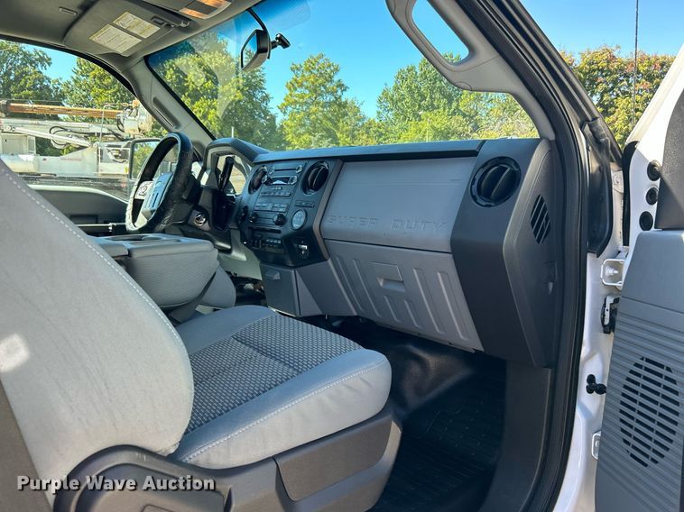 image for item DJ6352 2014 Ford F250 Super Duty  Crew Cab pickup truck