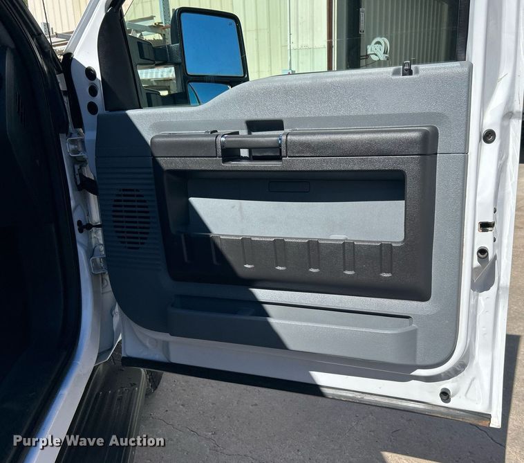 image for item DJ6352 2014 Ford F250 Super Duty  Crew Cab pickup truck