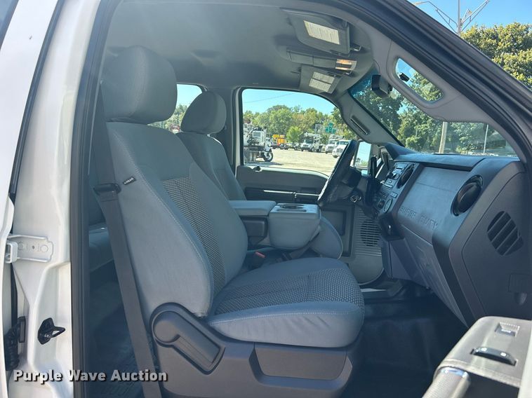 image for item DJ6352 2014 Ford F250 Super Duty  Crew Cab pickup truck