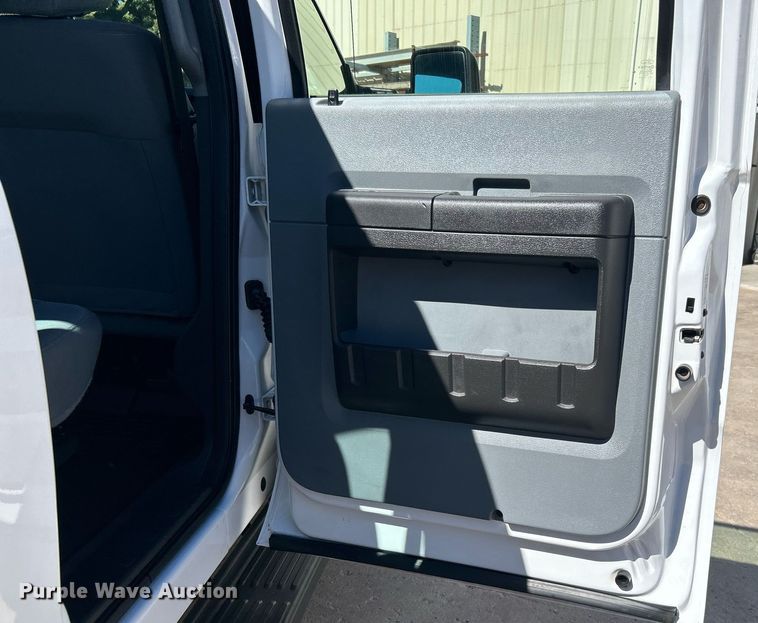 image for item DJ6352 2014 Ford F250 Super Duty  Crew Cab pickup truck