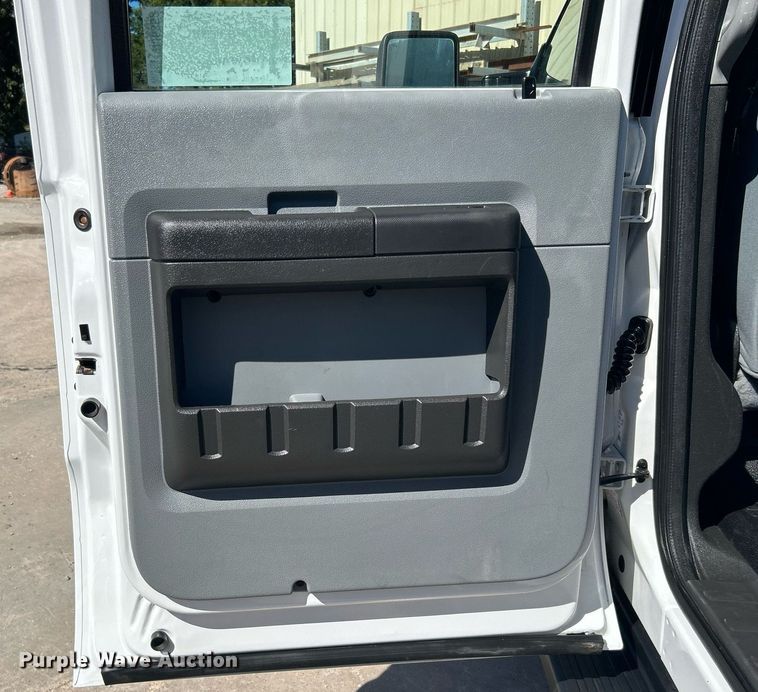 image for item DJ6352 2014 Ford F250 Super Duty  Crew Cab pickup truck