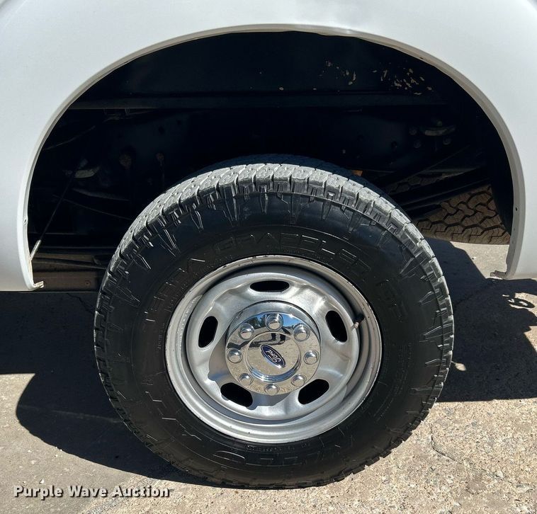 image for item DJ6352 2014 Ford F250 Super Duty  Crew Cab pickup truck