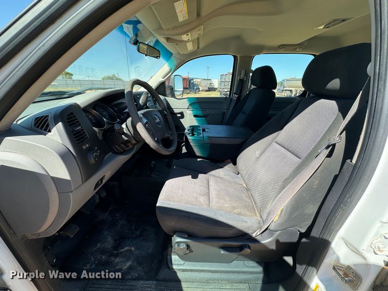 image for item DK2569 2012 GMC Sierra 2500HD  Crew Cab flatbed pickup truck