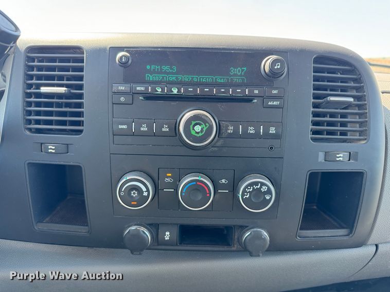 image for item DK2569 2012 GMC Sierra 2500HD  Crew Cab flatbed pickup truck