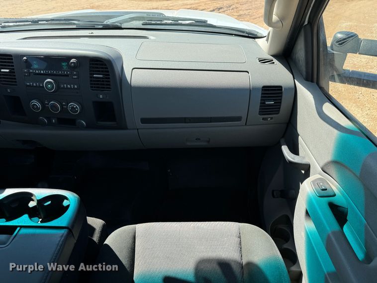 image for item DK2569 2012 GMC Sierra 2500HD  Crew Cab flatbed pickup truck