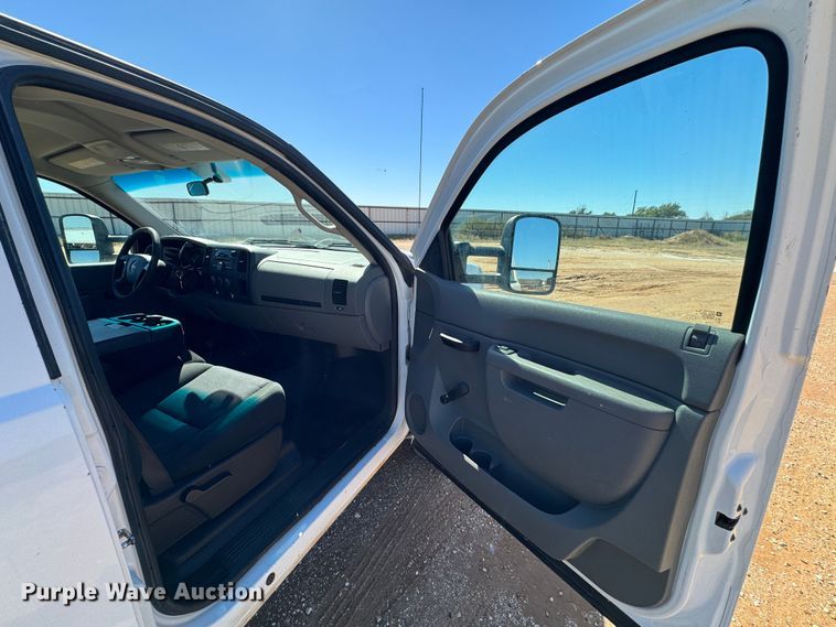 image for item DK2569 2012 GMC Sierra 2500HD  Crew Cab flatbed pickup truck