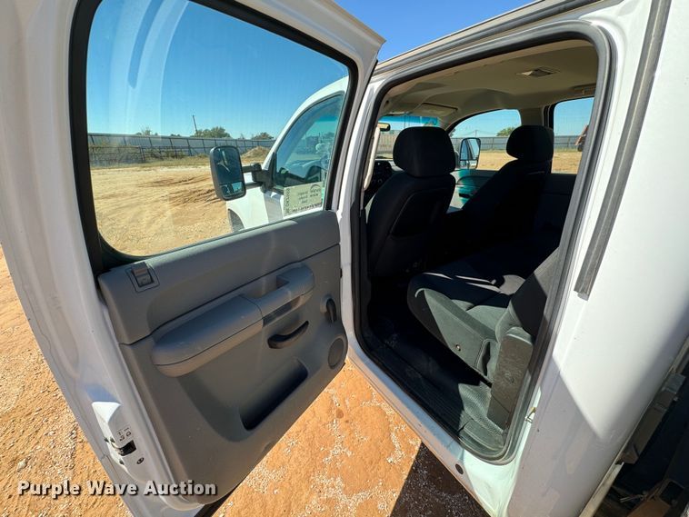 image for item DK2569 2012 GMC Sierra 2500HD  Crew Cab flatbed pickup truck