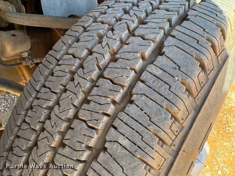 image for item DK2569 2012 GMC Sierra 2500HD  Crew Cab flatbed pickup truck