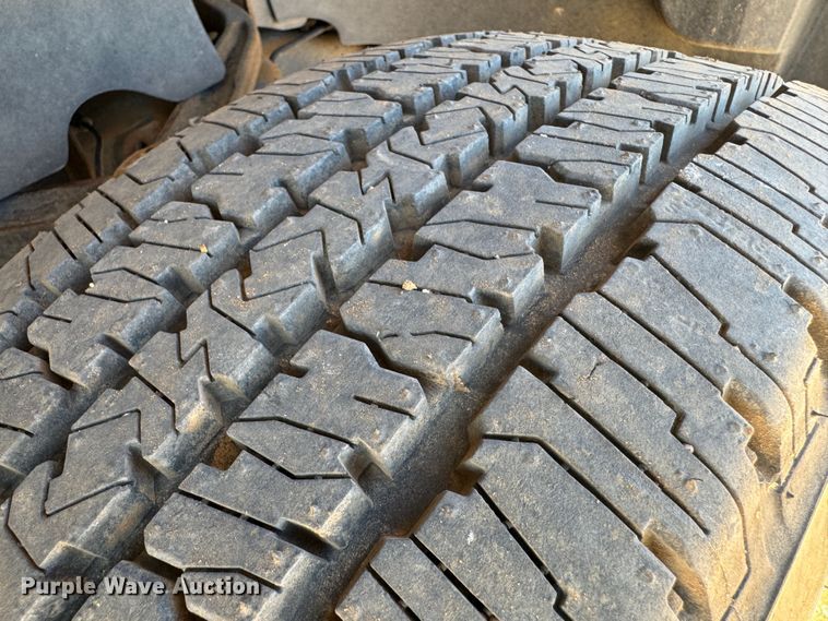 image for item DK2569 2012 GMC Sierra 2500HD  Crew Cab flatbed pickup truck