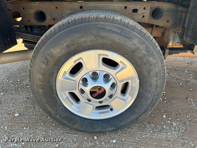 image for item DK2569 2012 GMC Sierra 2500HD  Crew Cab flatbed pickup truck