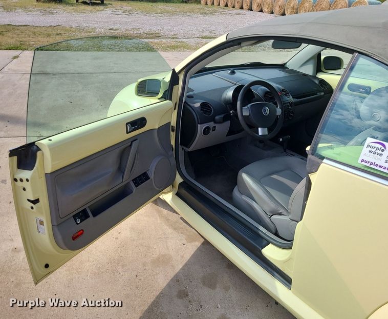 image for item DK4098 2006 Volkswagen Beetle  convertible