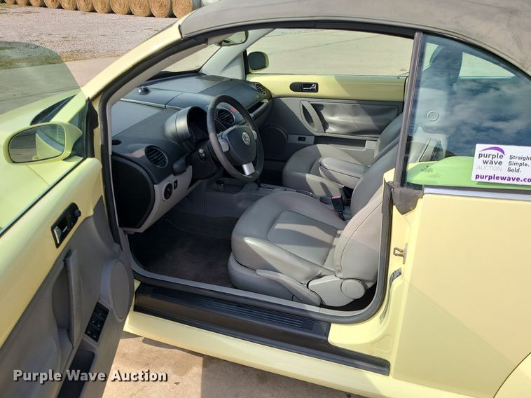 image for item DK4098 2006 Volkswagen Beetle  convertible