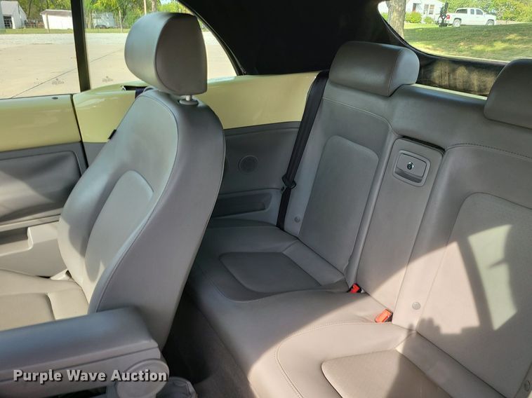 image for item DK4098 2006 Volkswagen Beetle  convertible