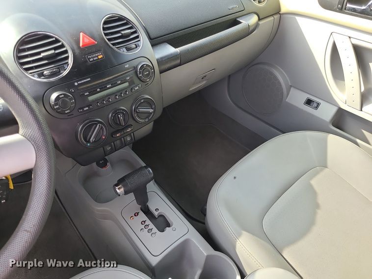 image for item DK4098 2006 Volkswagen Beetle  convertible