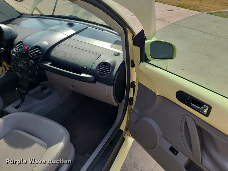 image for item DK4098 2006 Volkswagen Beetle  convertible