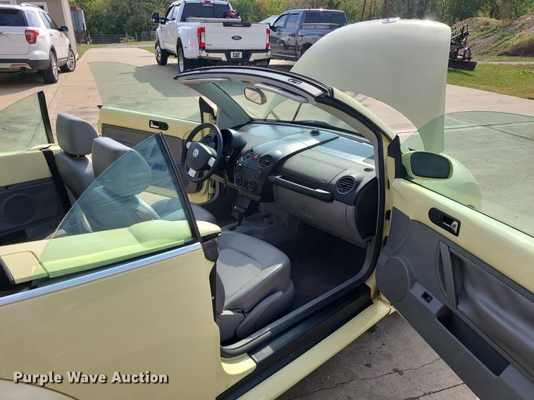 image for item DK4098 2006 Volkswagen Beetle  convertible